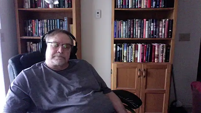 Snapshot of Vinyl22@xh chatting on 04/30/26, 09:52 Vinyl22xh online show from 04/30/26, 09:52