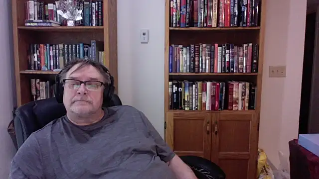 Snapshot of Vinyl22@xh chatting on 05/05/26, 08:50 Vinyl22xh online show from 05/05/26, 08:50