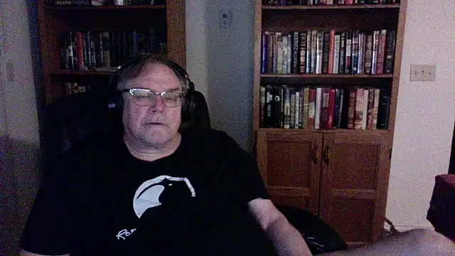 Snapshot of Vinyl22@xh chatting on 05/08/26, 01:33 Vinyl22xh online show from 05/08/26, 01:33