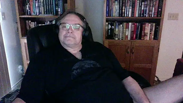 Snapshot of Vinyl22@xh chatting on 05/08/26, 06:02 Vinyl22xh online show from 05/08/26, 06:02