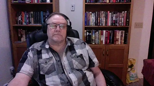 Snapshot of Vinyl22@xh chatting on 05/11/26, 01:11 Vinyl22xh online show from 05/11/26, 01:11