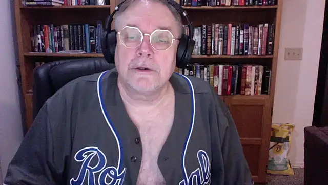 Snapshot of Vinyl22@xh chatting on 05/17/26, 03:15 Vinyl22xh online show from 05/17/26, 03:15