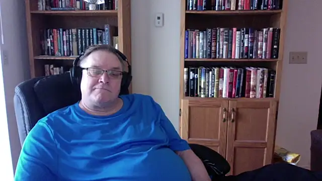 Snapshot of Vinyl22@xh chatting on 05/20/26, 08:04 Vinyl22xh online show from 05/20/26, 08:04