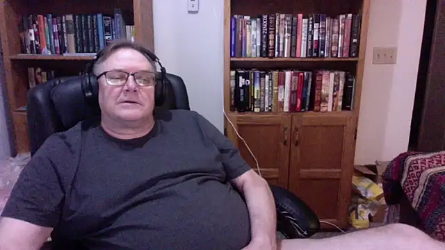 Snapshot of Vinyl22@xh chatting on 05/25/26, 03:56 Vinyl22xh online show from 05/25/26, 03:56