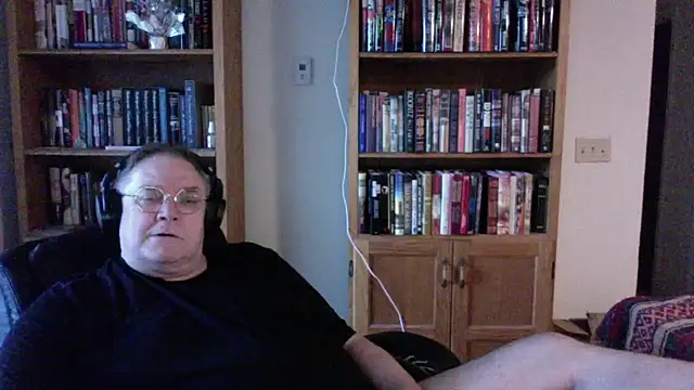 Snapshot of Vinyl22@xh chatting on 05/26/26, 12:28 Vinyl22xh online show from 05/26/26, 12:28