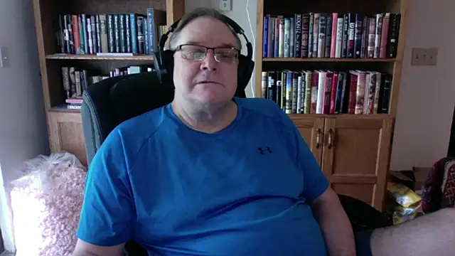 Snapshot of Vinyl22@xh chatting on 05/27/26, 07:55 Vinyl22xh online show from 05/27/26, 07:55