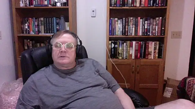 Snapshot of Vinyl22@xh chatting on 05/29/26, 02:42 Vinyl22xh online show from 05/29/26, 02:42
