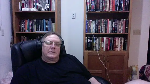 Snapshot of Vinyl22@xh chatting on 06/19/26, 03:55 Vinyl22xh online show from 06/19/26, 03:55
