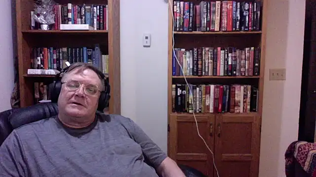 Snapshot of Vinyl22@xh chatting on 06/29/26, 03:46 Vinyl22xh online show from 06/29/26, 03:46