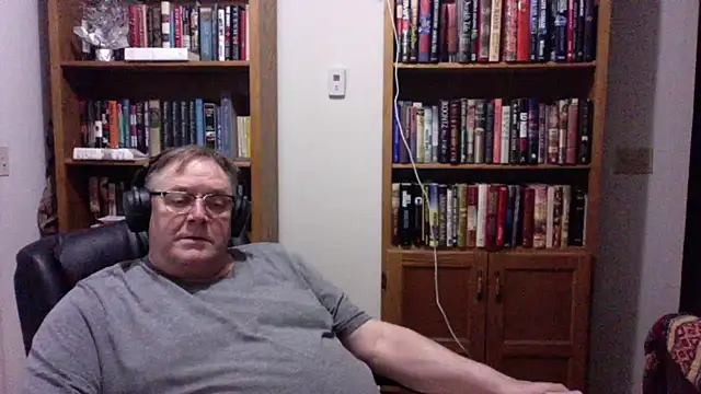 Snapshot of Vinyl22@xh chatting on 07/05/26, 04:30 Vinyl22xh online show from 07/05/26, 04:30