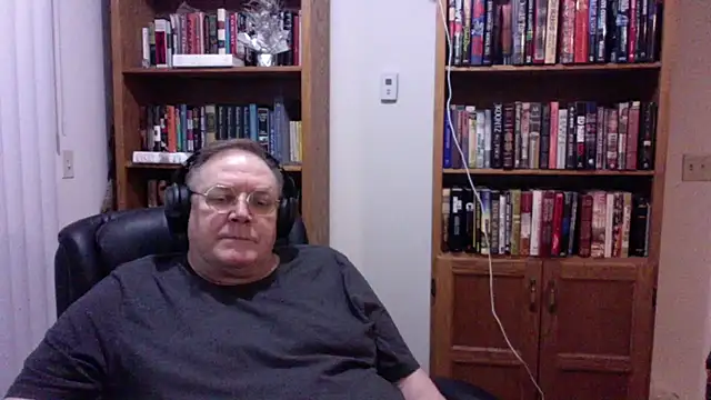 Snapshot of Vinyl22@xh chatting on 07/07/26, 03:42 Vinyl22xh online show from 07/07/26, 03:42