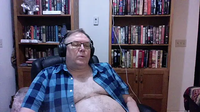 Snapshot of Vinyl22@xh chatting on 07/08/26, 03:11 Vinyl22xh online show from 07/08/26, 03:11