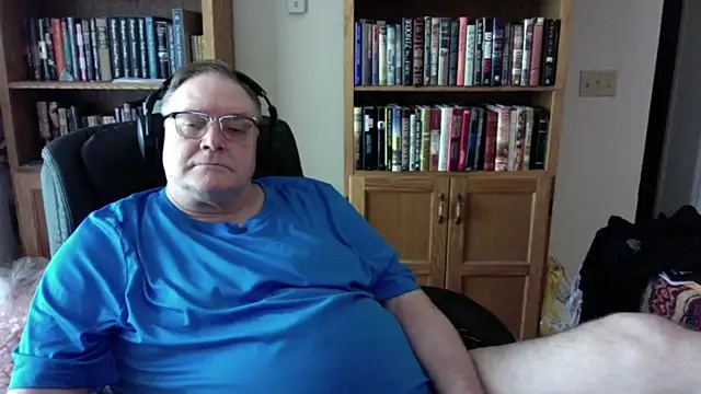 Snapshot of Vinyl22@xh chatting on 07/14/26, 06:02 Vinyl22xh online show from 07/14/26, 06:02