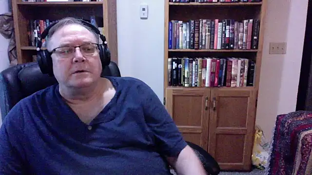 Snapshot of Vinyl22@xh chatting on 07/16/26, 01:00 Vinyl22xh online show from 07/16/26, 01:00