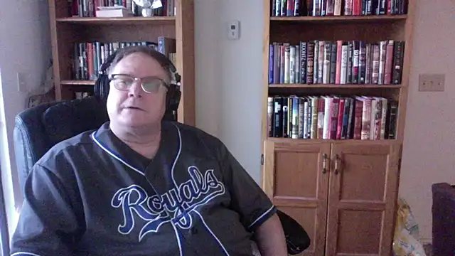Snapshot of Vinyl22@xh chatting on 07/22/26, 12:02 Vinyl22xh online show from 07/22/26, 12:02
