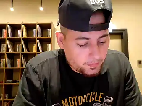 Snapshot of maximus888A chatting on 09/24/25, 04:21 maximus888A online show from 09/24/25, 04:21