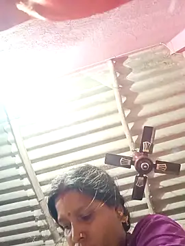 Snapshot of reya743 chatting on 12/01/25, 12:15 reya743 online show from 12/01/25, 12:15