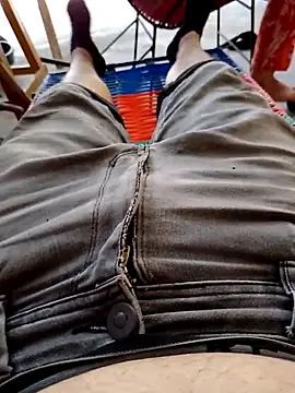 Snapshot of SALCEDO_041198 chatting on 10/03/25, 07:11 SALCEDO 041198 online show from 10/03/25, 07:11