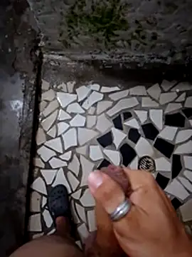 Snapshot of SALCEDO_041198 chatting on 10/24/25, 03:47 SALCEDO 041198 online show from 10/24/25, 03:47