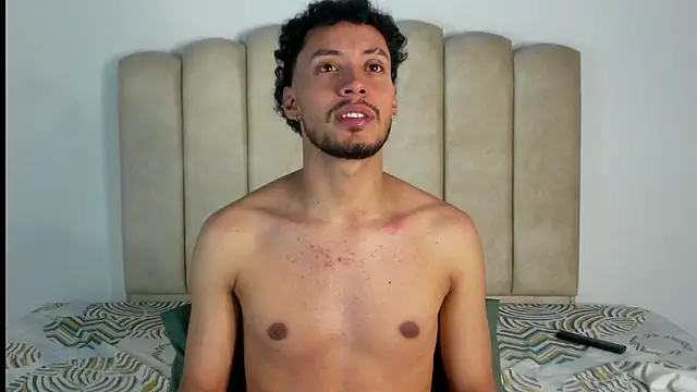 aroncooper1 online show from 10/17/25, 06:16