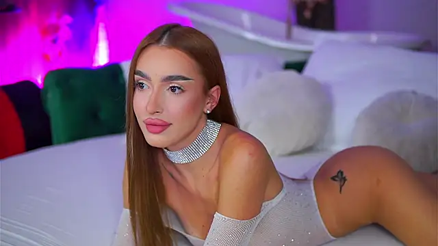 ClaraBenatti online show from 10/22/25, 06:18