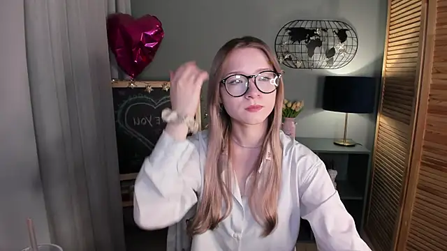 elliupp online show from 10/08/25, 08:23