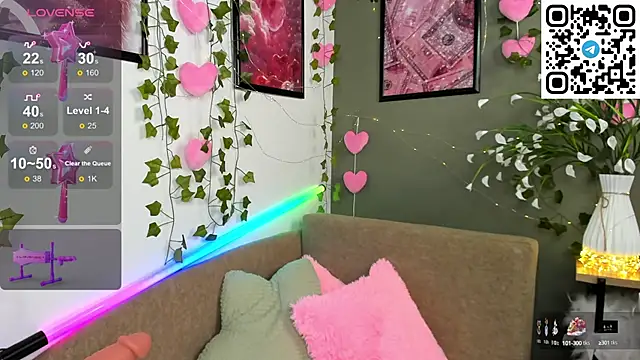 Snapshot of Selena_Lune chatting on 10/04/25, 12:41 Selena Lune online show from 10/04/25, 12:41