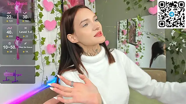 Snapshot of Selena_Lune chatting on 10/08/25, 01:03 Selena Lune online show from 10/08/25, 01:03