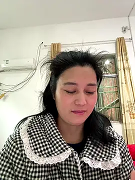 Snapshot of aoyo66 chatting on 11/24/25, 12:21 aoyo66 online show from 11/24/25, 12:21