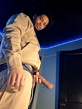 Snapshot of Painstickwes chatting on 03/08/26, 09:07 Painstickwes online show from 03/08/26, 09:07