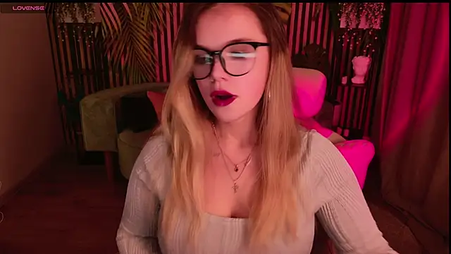 KellyHayden online show from 12/17/25, 05:08