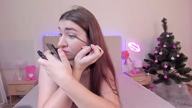 Snapshot of TrishaDarks chatting on 12/14/25, 06:30 TrishaDarks online show from 12/14/25, 06:30