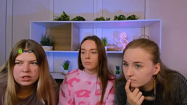 liana purr online show from 10/06/25, 08:45