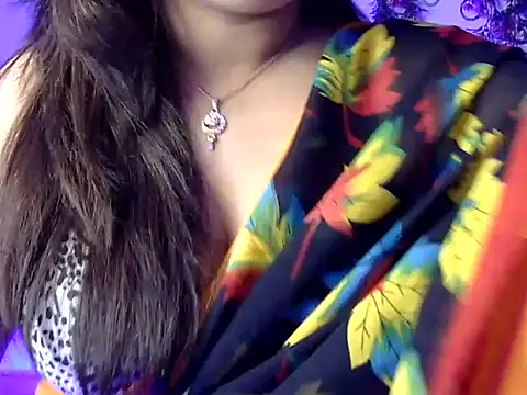 Snapshot of Aaliya02 chatting on 05/08/26, 12:43 Aaliya02 online show from 05/08/26, 12:43