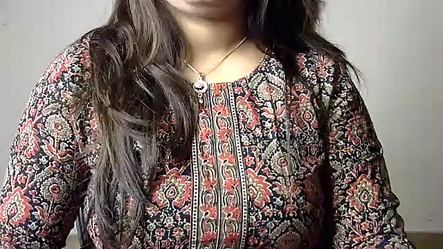 Snapshot of Aaliya02 chatting on 06/21/26, 03:31 Aaliya02 online show from 06/21/26, 03:31