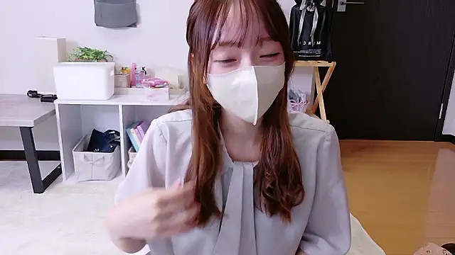 saku sakura  online show from 10/13/25, 08:14