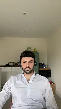 Snapshot of eauminerale chatting on 03/16/26, 10:52 eauminerale online show from 03/16/26, 10:52