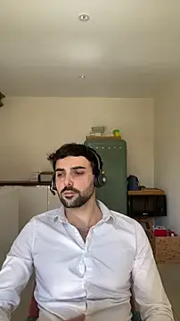 Snapshot of eauminerale chatting on 03/18/26, 12:08 eauminerale online show from 03/18/26, 12:08