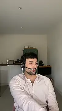 Snapshot of eauminerale chatting on 04/01/26, 11:33 eauminerale online show from 04/01/26, 11:33