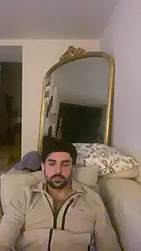 Snapshot of eauminerale chatting on 04/12/26, 11:21 eauminerale online show from 04/12/26, 11:21