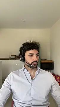 Snapshot of eauminerale chatting on 04/22/26, 10:28 eauminerale online show from 04/22/26, 10:28