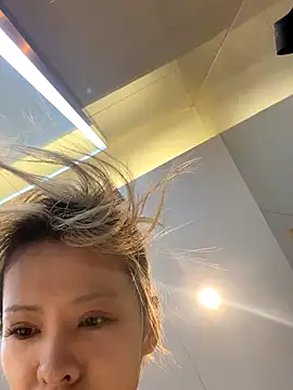 Snapshot of miumiu-66 chatting on 10/26/25, 01:28 miumiu-66 online show from 10/26/25, 01:28