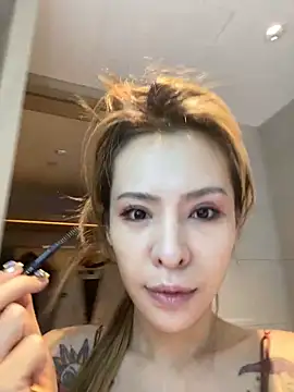 Snapshot of miumiu-66 chatting on 11/27/25, 01:35 miumiu-66 online show from 11/27/25, 01:35