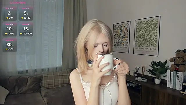 LaureMestler online show from 11/22/25, 08:35