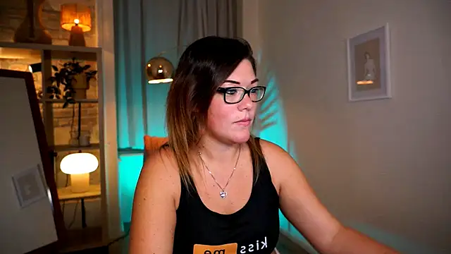 mrs fllowerr online show from 10/15/25, 04:40