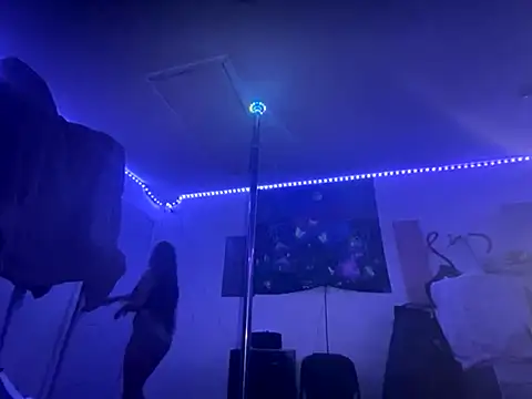 Snapshot of mrandmrs_freak chatting on 10/15/25, 04:12 mrandmrs freak online show from 10/15/25, 04:12