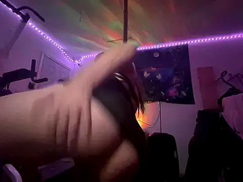 Snapshot of mrandmrs_freak chatting on 10/23/25, 02:11 mrandmrs freak online show from 10/23/25, 02:11