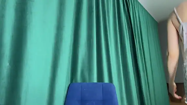 Snapshot of Prettyyy_Angel chatting on 06/16/26, 05:04 Prettyyy Angel online show from 06/16/26, 05:04