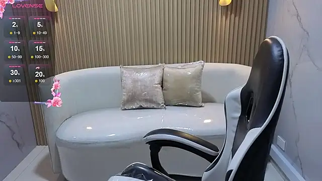 Snapshot of Skyler_Gracee_Tx chatting on 11/26/25, 02:45 Skyler Gracee Tx online show from 11/26/25, 02:45