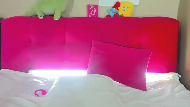 Angel Leeks online show from 11/11/25, 04:12